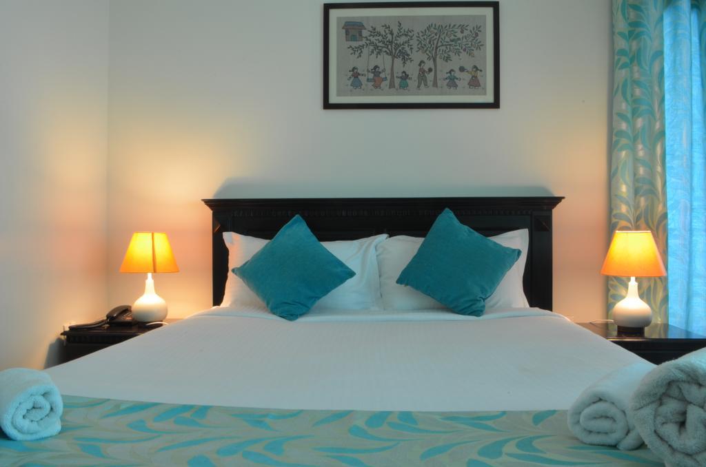 Luxtay Suites Бангалор Номер фото