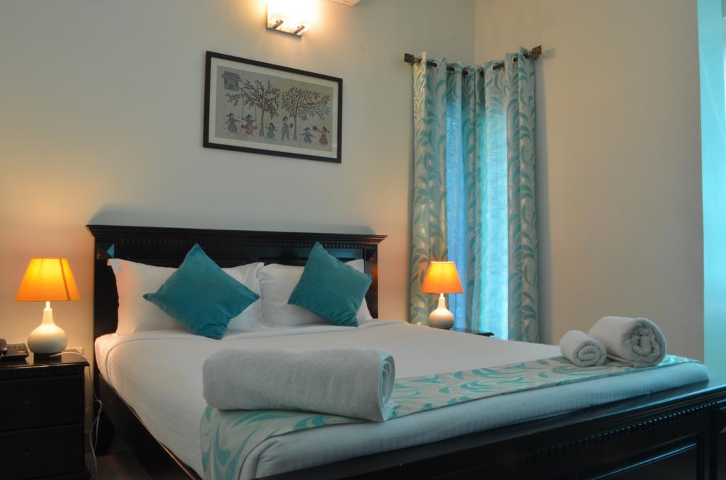 Luxtay Suites Бангалор Номер фото
