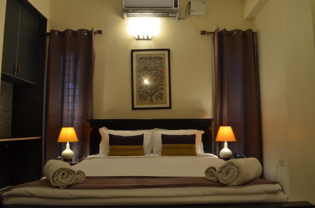 Luxtay Suites Бангалор Номер фото